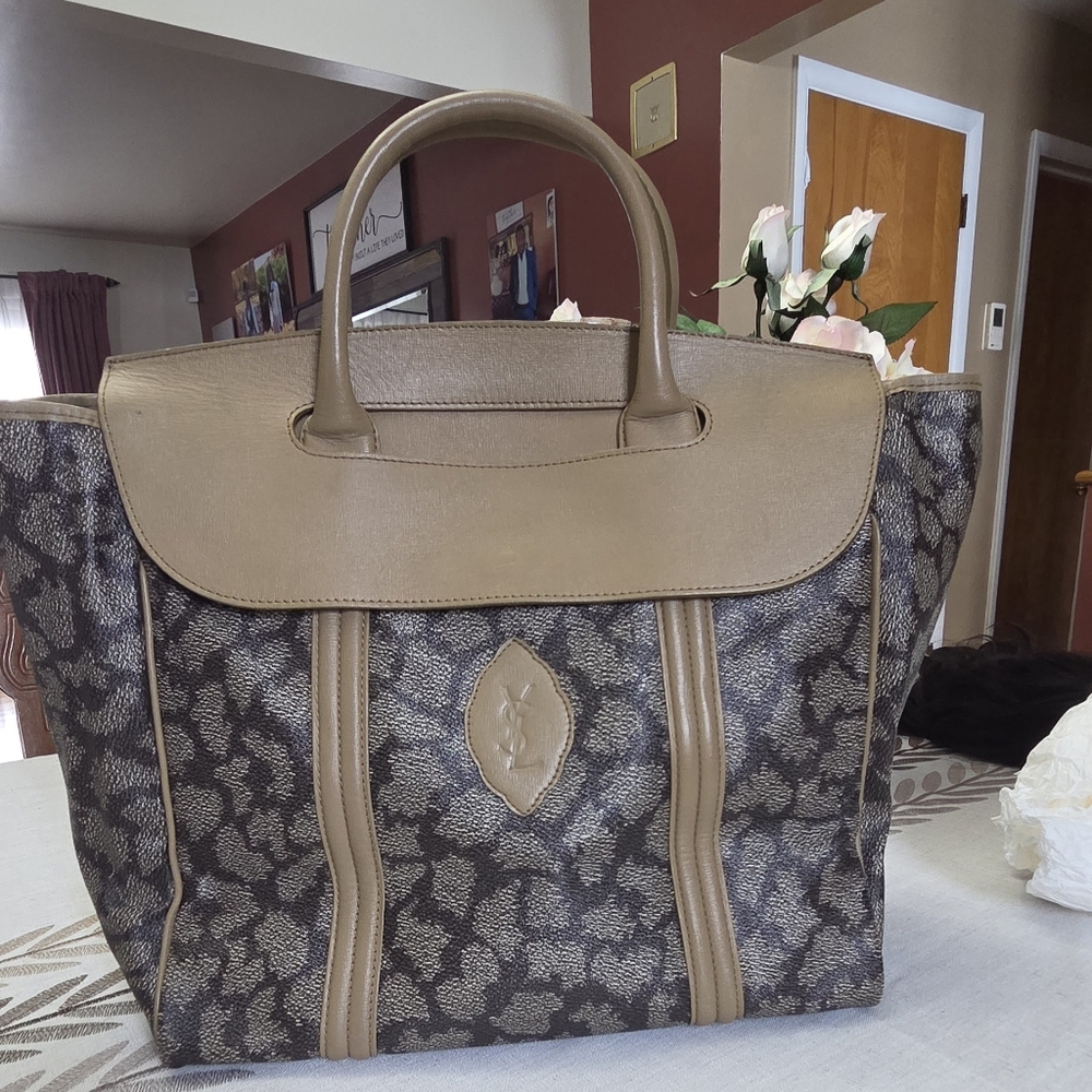 YVES SAINT LAURENT GIRAFFE PRINT WITH COATED CANVAS TOTE BAG.
